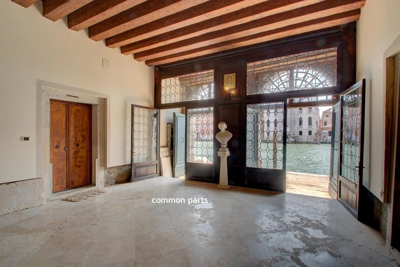 Tribuno Grand Canal Venedig